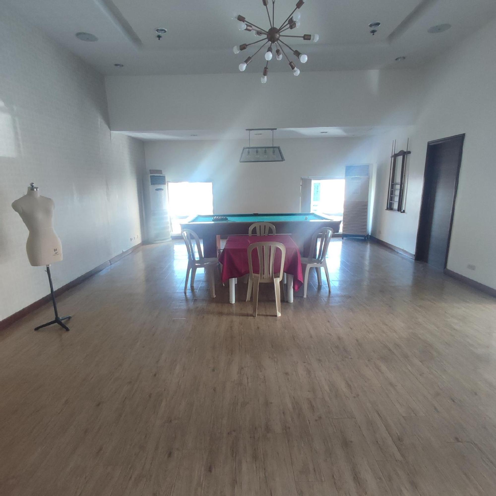 Luxury Spacious 2Br In Salcedo Village マニラ市 エクステリア 写真